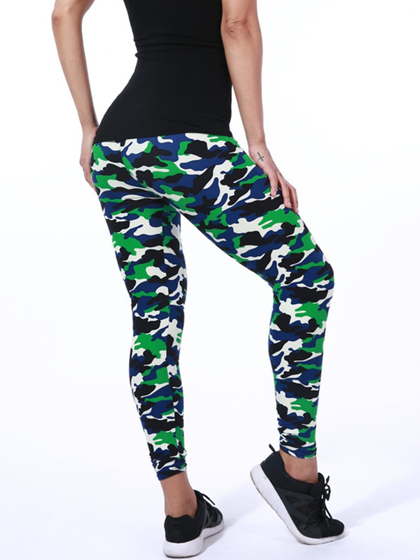 Women's Camo Slim Fit Cropped Leggings