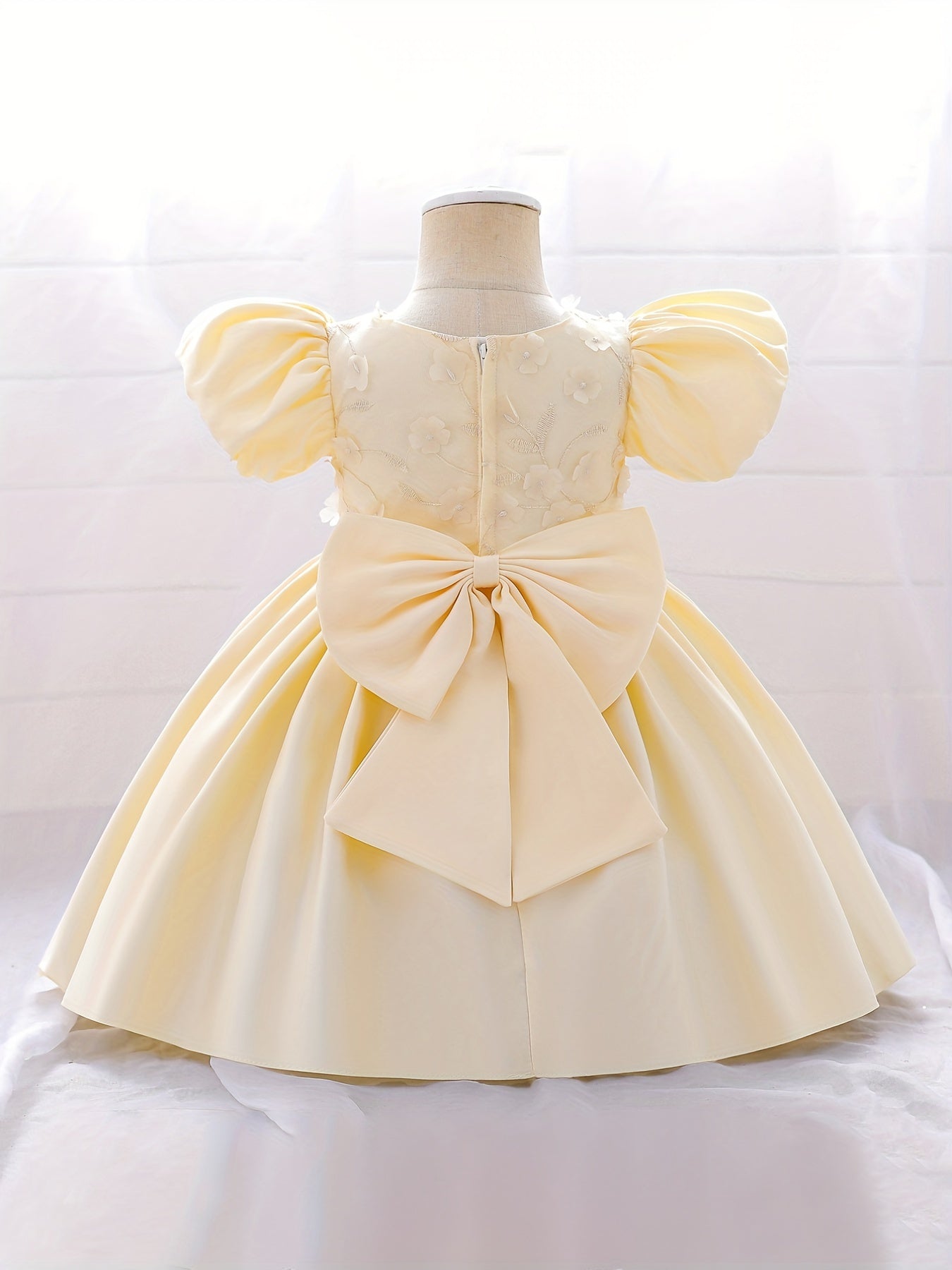 Girls Puff Sleeve Princess Dress with Flower Decor