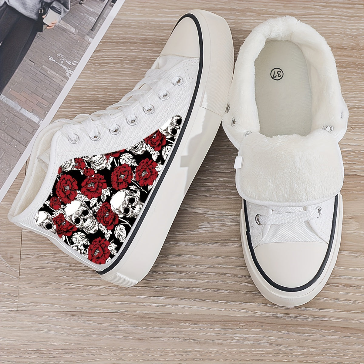 Skull Pattern High Top Skate Shoes with Plush Lining