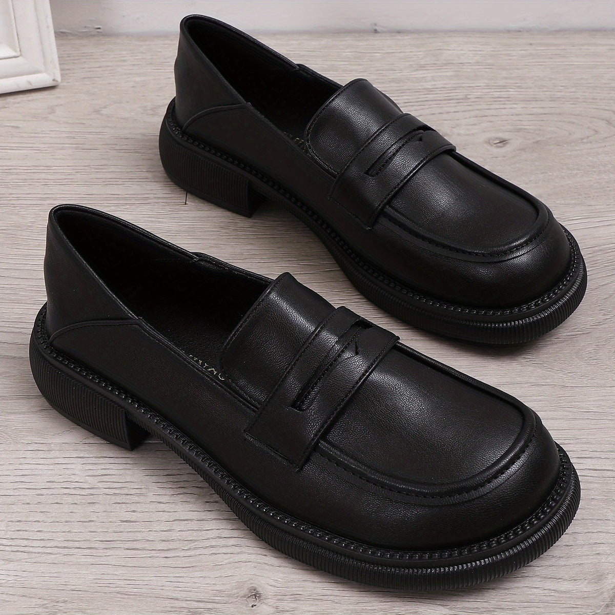 Women's Flat Loafers Retro Round Toe Faux Leather Solid Shoes