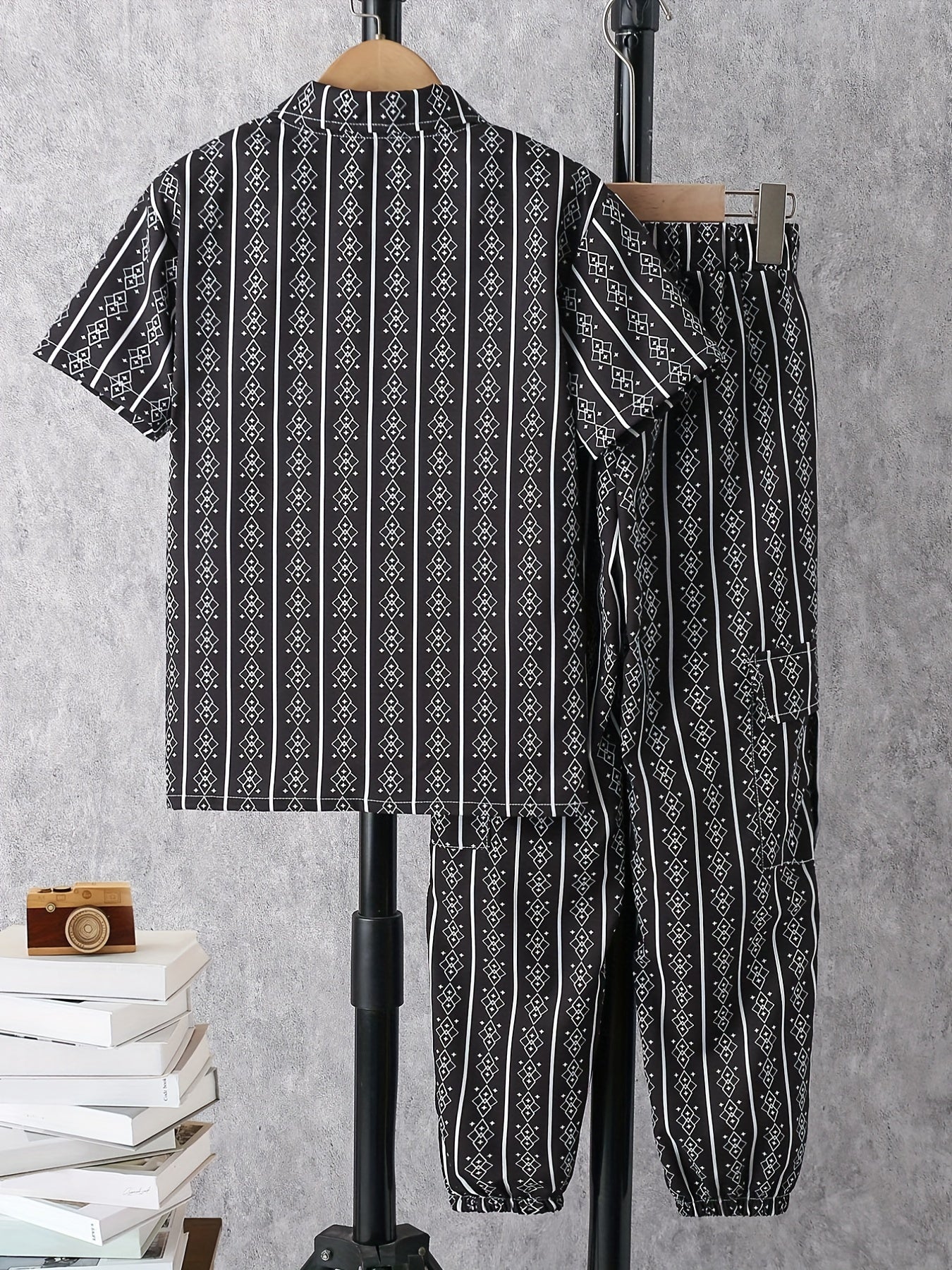 Boy's Geometric Print 2pc Shirt & Pants Set