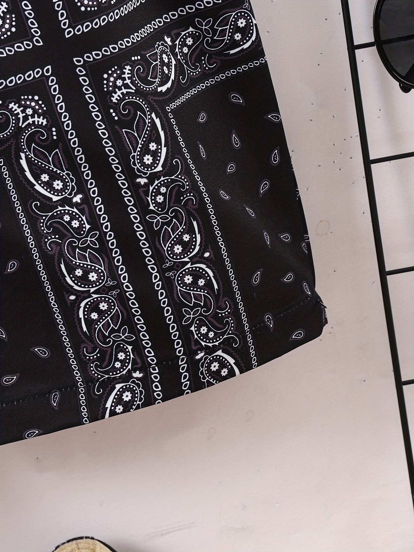 Men's Paisley Print Elastic Waist Workout Shorts