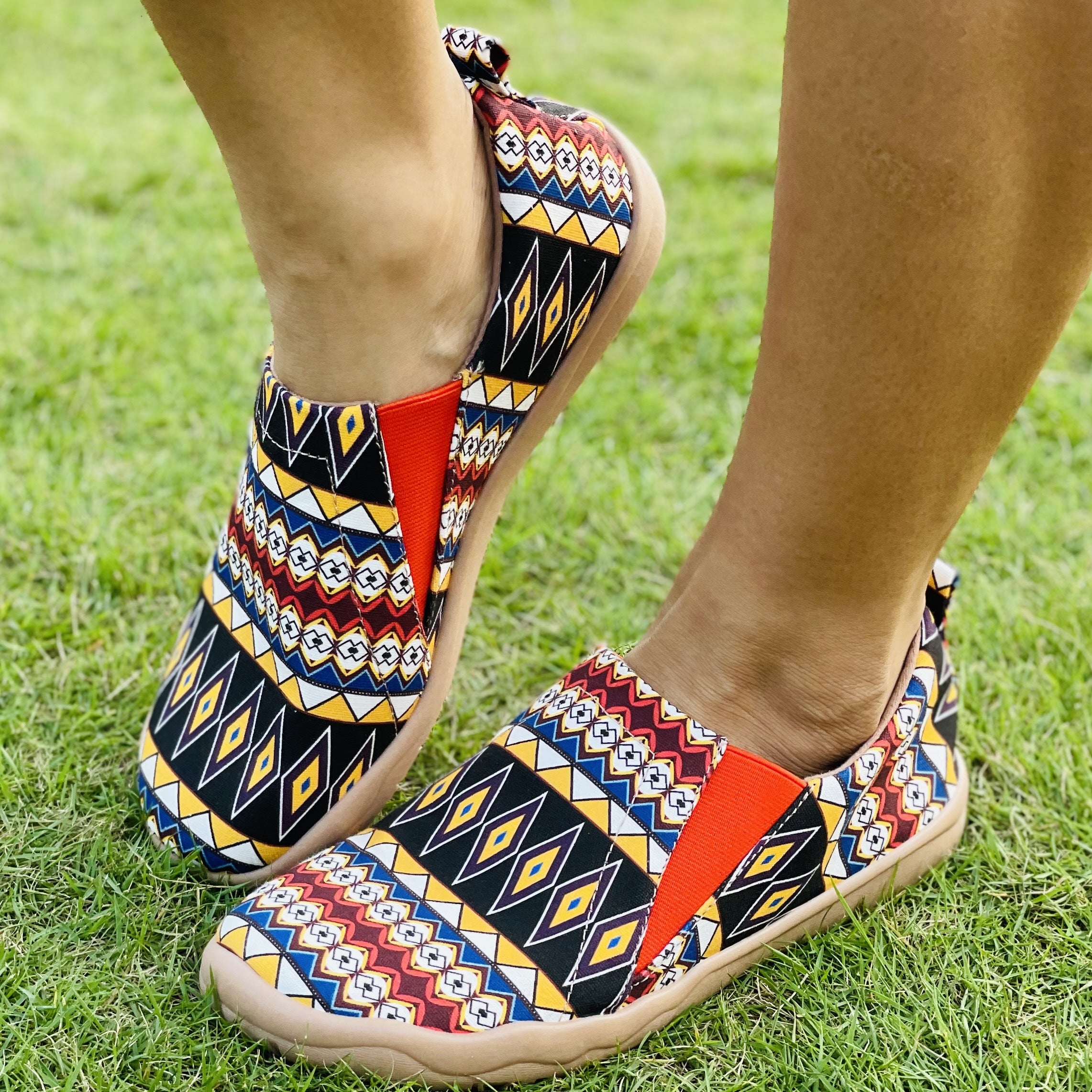 Women's Geometric Pattern Slip On Canvas Shoes Low Round Toe Flat