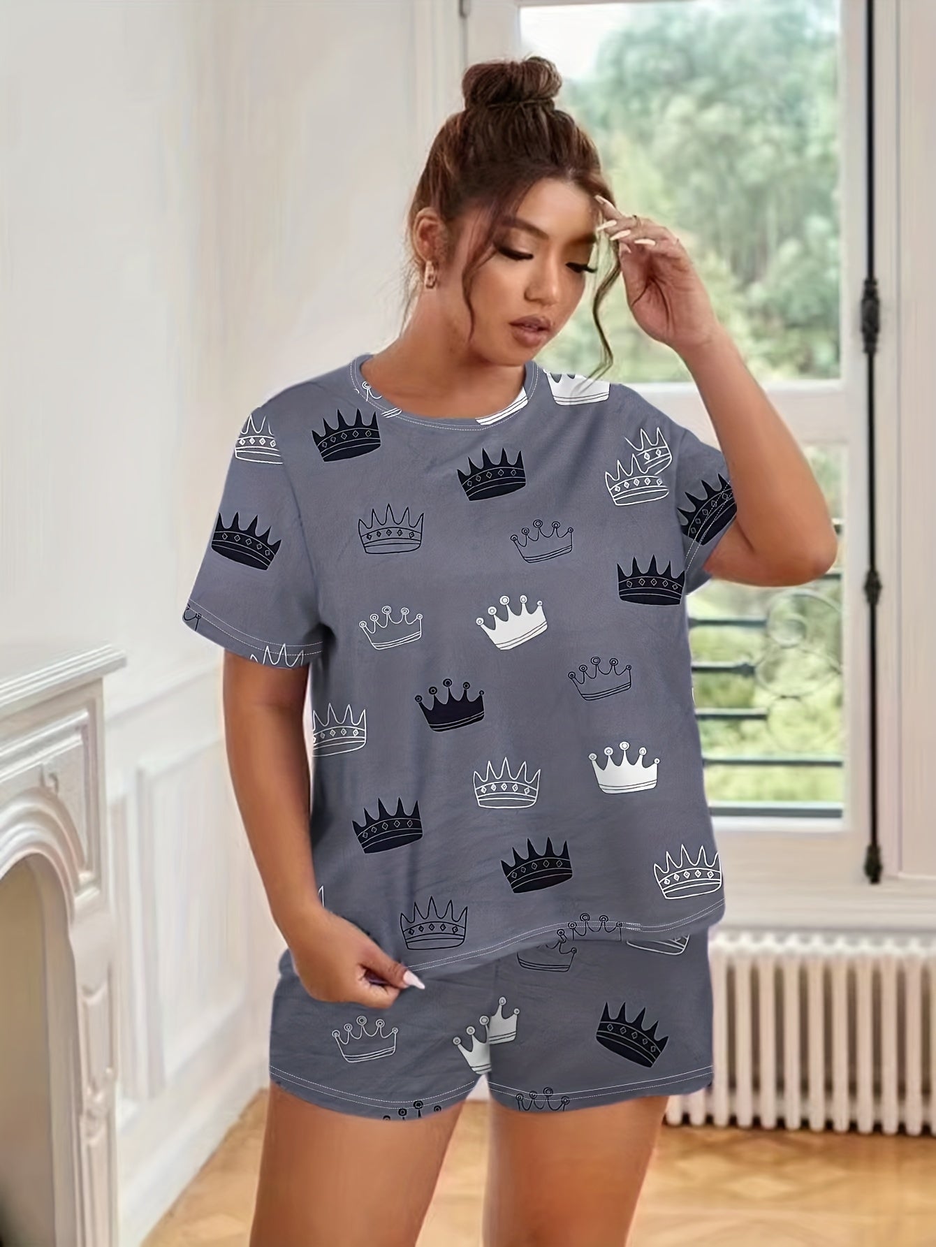  Crown Print Tee & Shorts Pajama Set