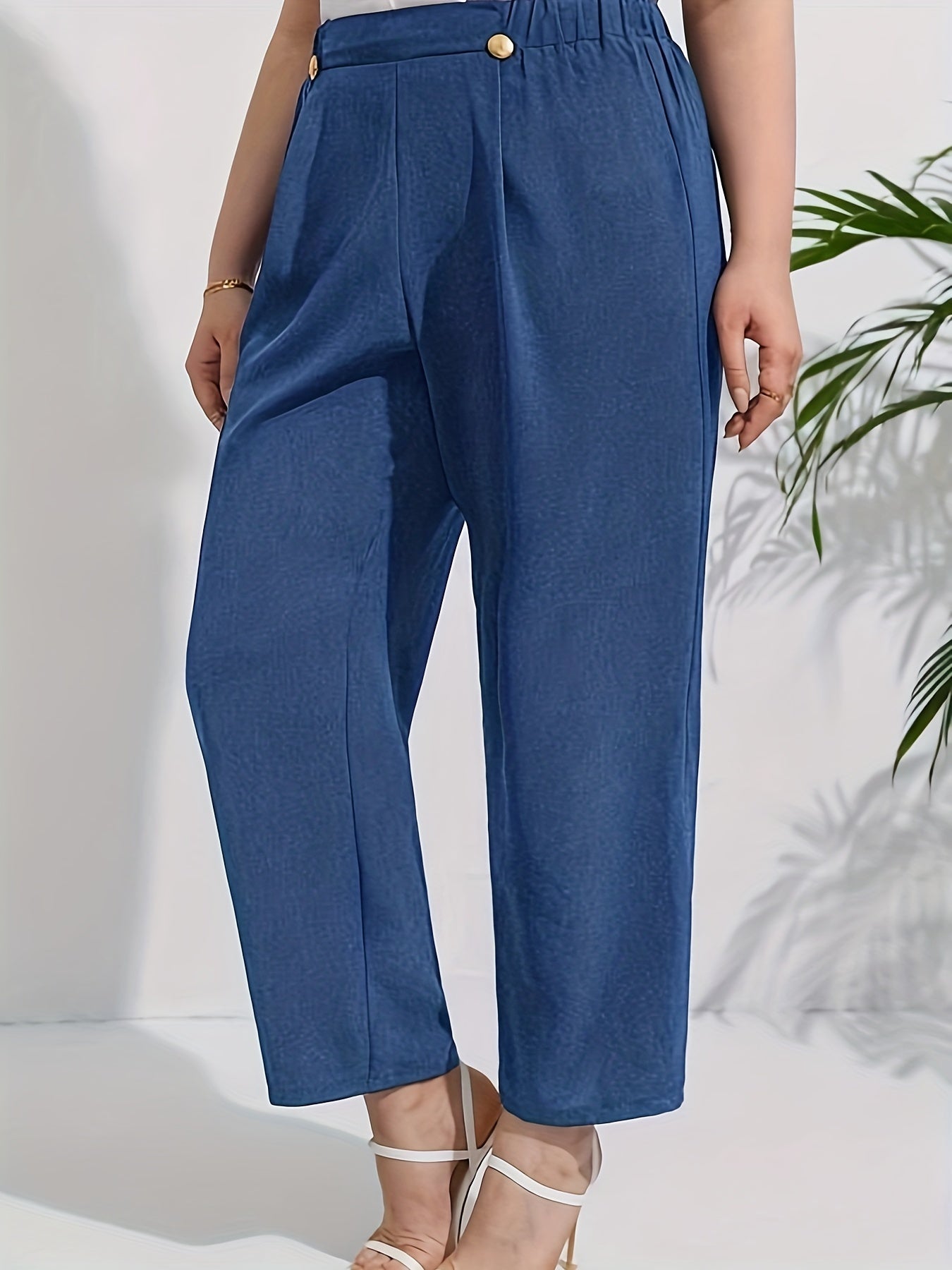  Solid Button Detail High Rise Crop Trousers