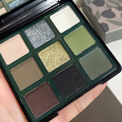 French Smoky Eyeshadow Palette & Green Contrast Makeup for Halloween