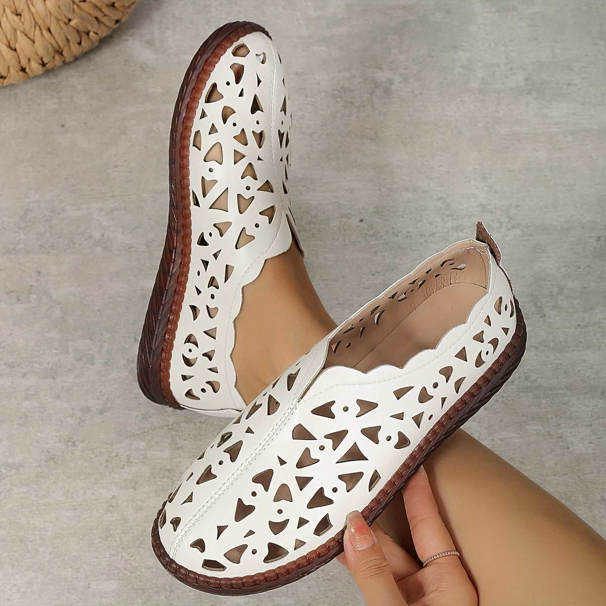 Women's Hollow Out Clogs Slip On Flat Shoes Lightweight Walking Shoes