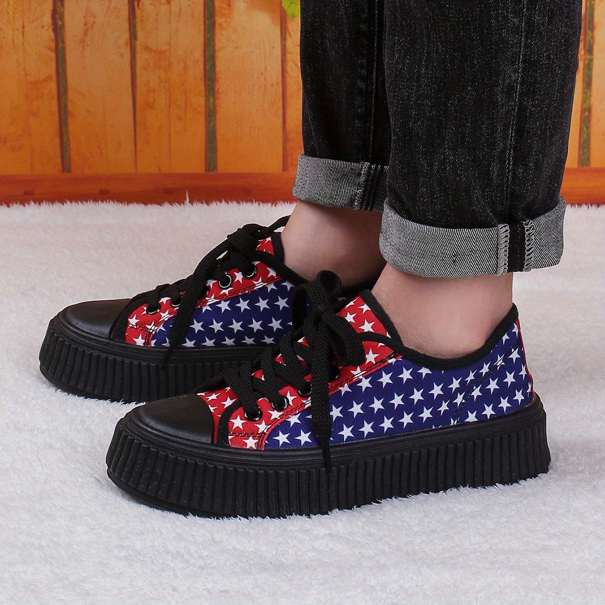Women's Star Pattern Platform Lace Up Sneakers