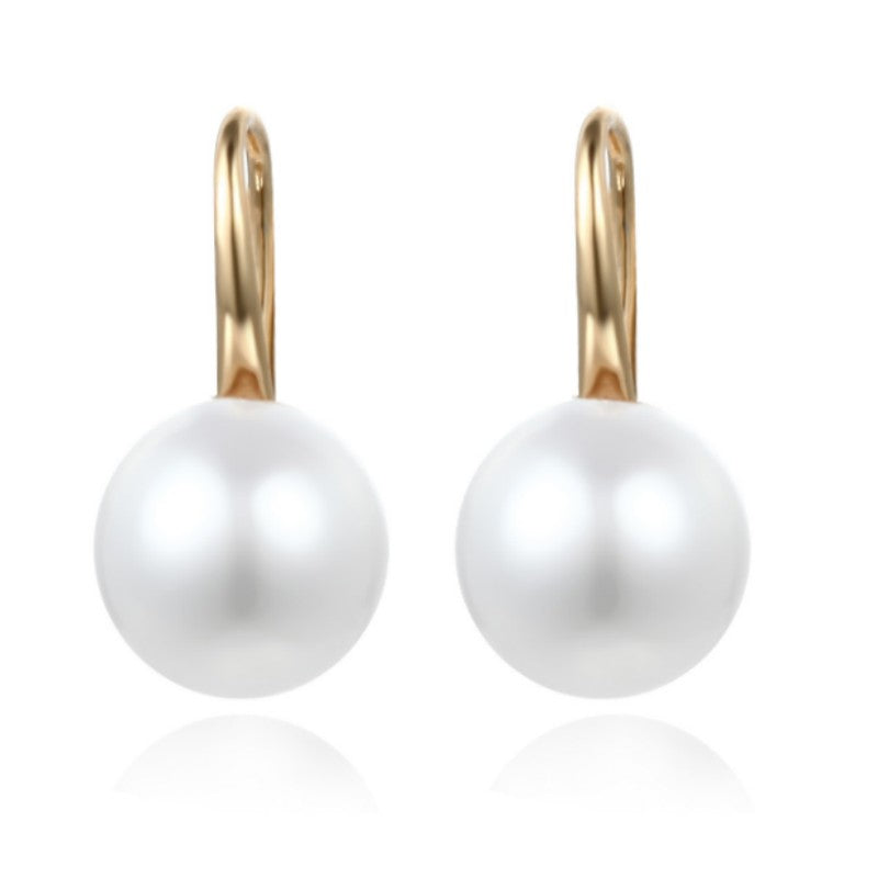 High Touch Pearl Stud Earrings