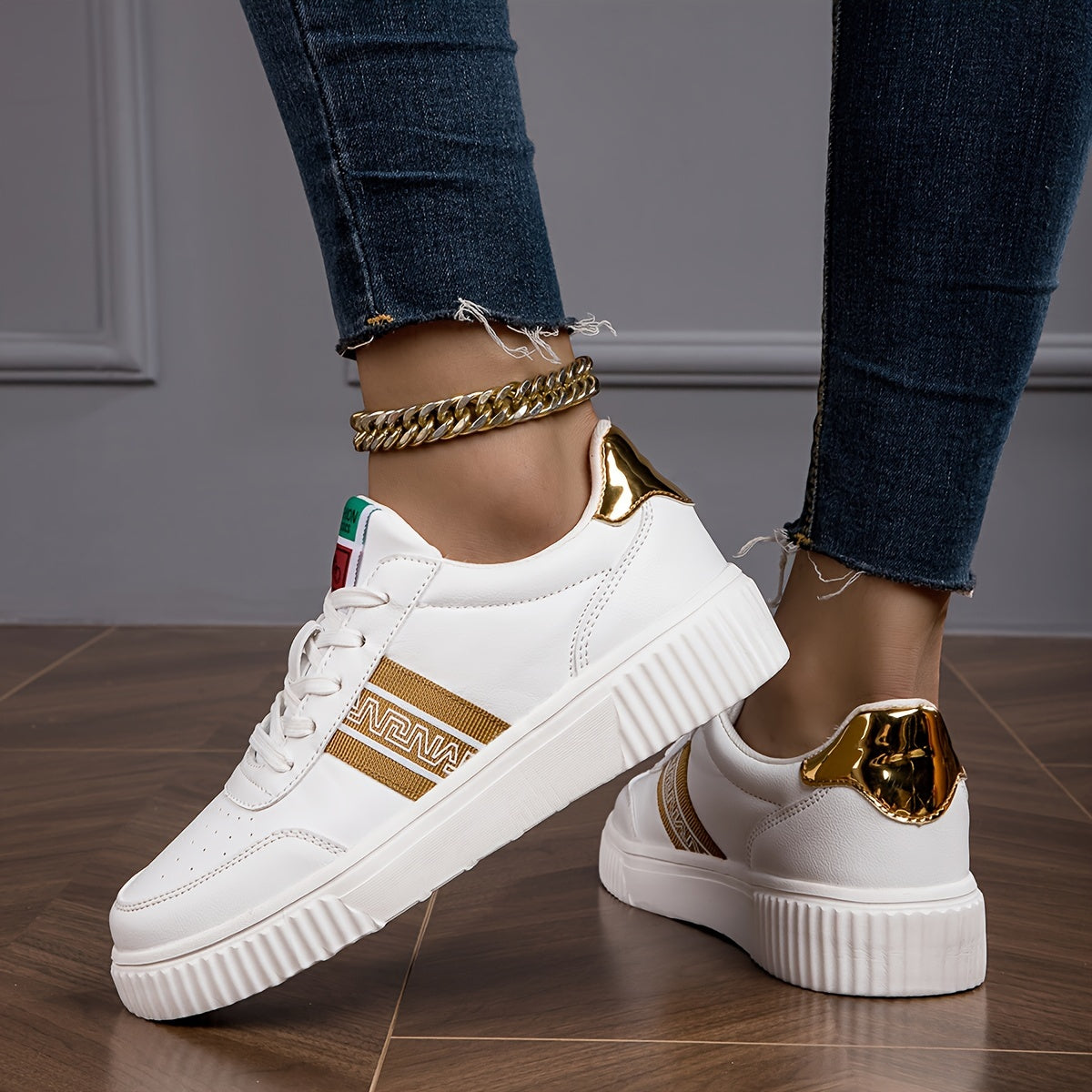 Women's Letter Graphic Lace-up Low Skate Shoes Comfy Outdoor Flats