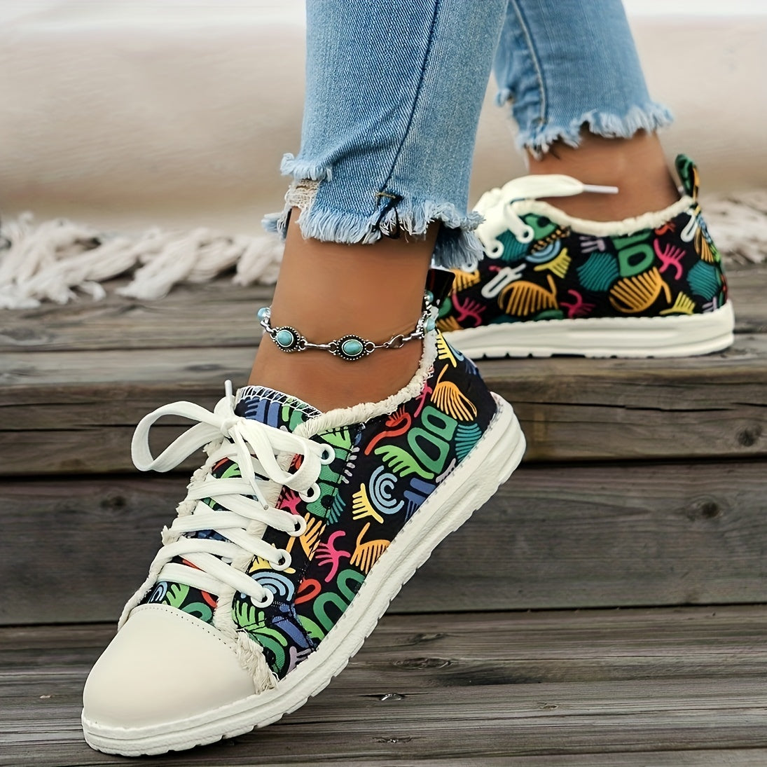 Women's Graffiti Pattern Canvas Shoes Lace Up Lightweight Walking Shoes