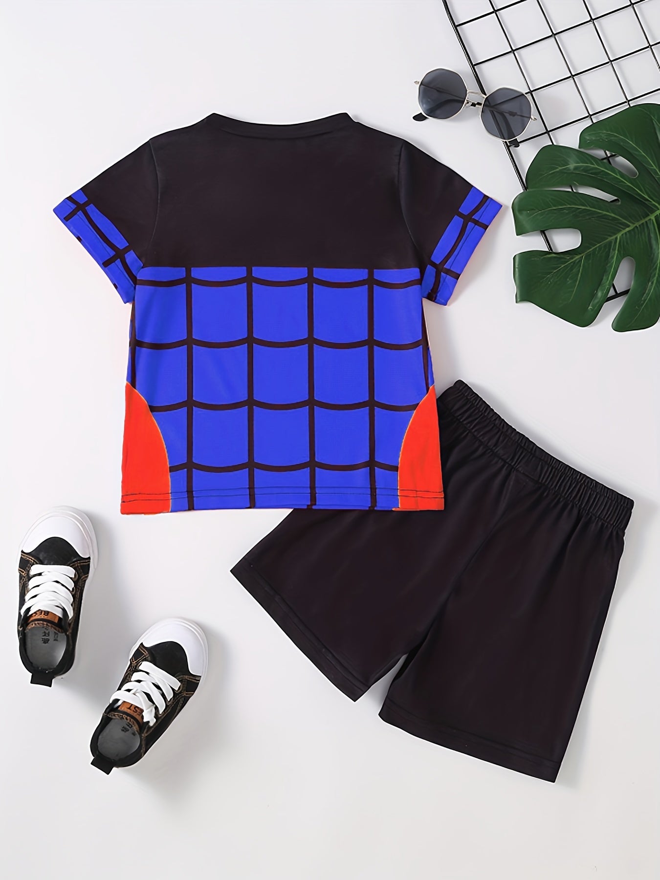 2pcs Toddler Boys Spider Graphic T Shirts & Shorts Set
