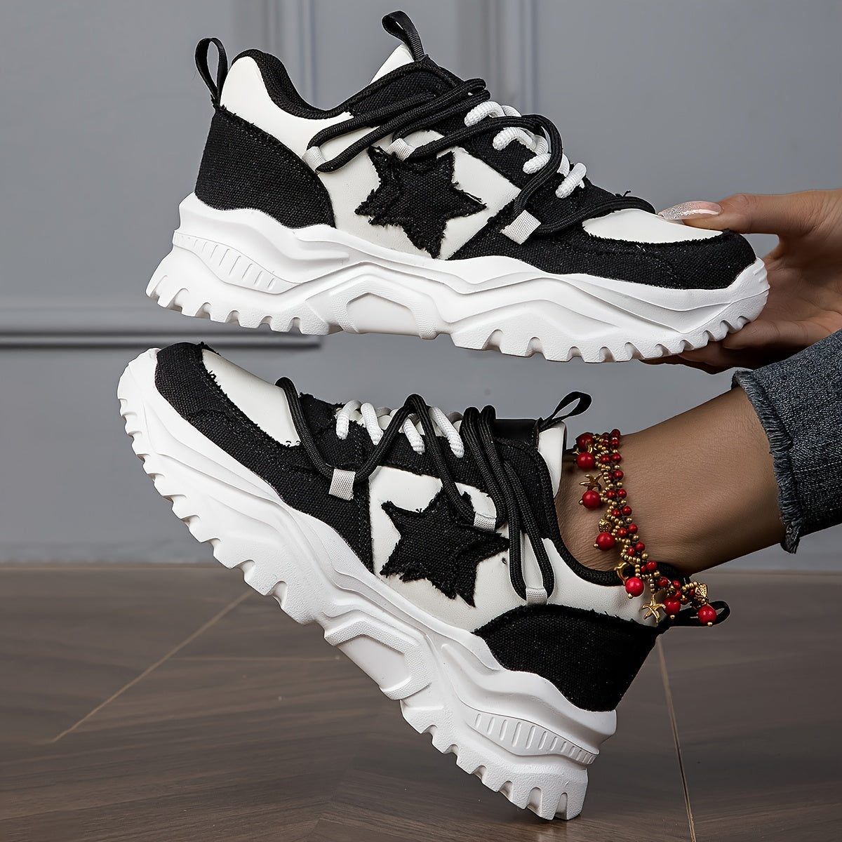 Women's Star Pattern Platform Sneakers Lace Up Outdoor Shoes