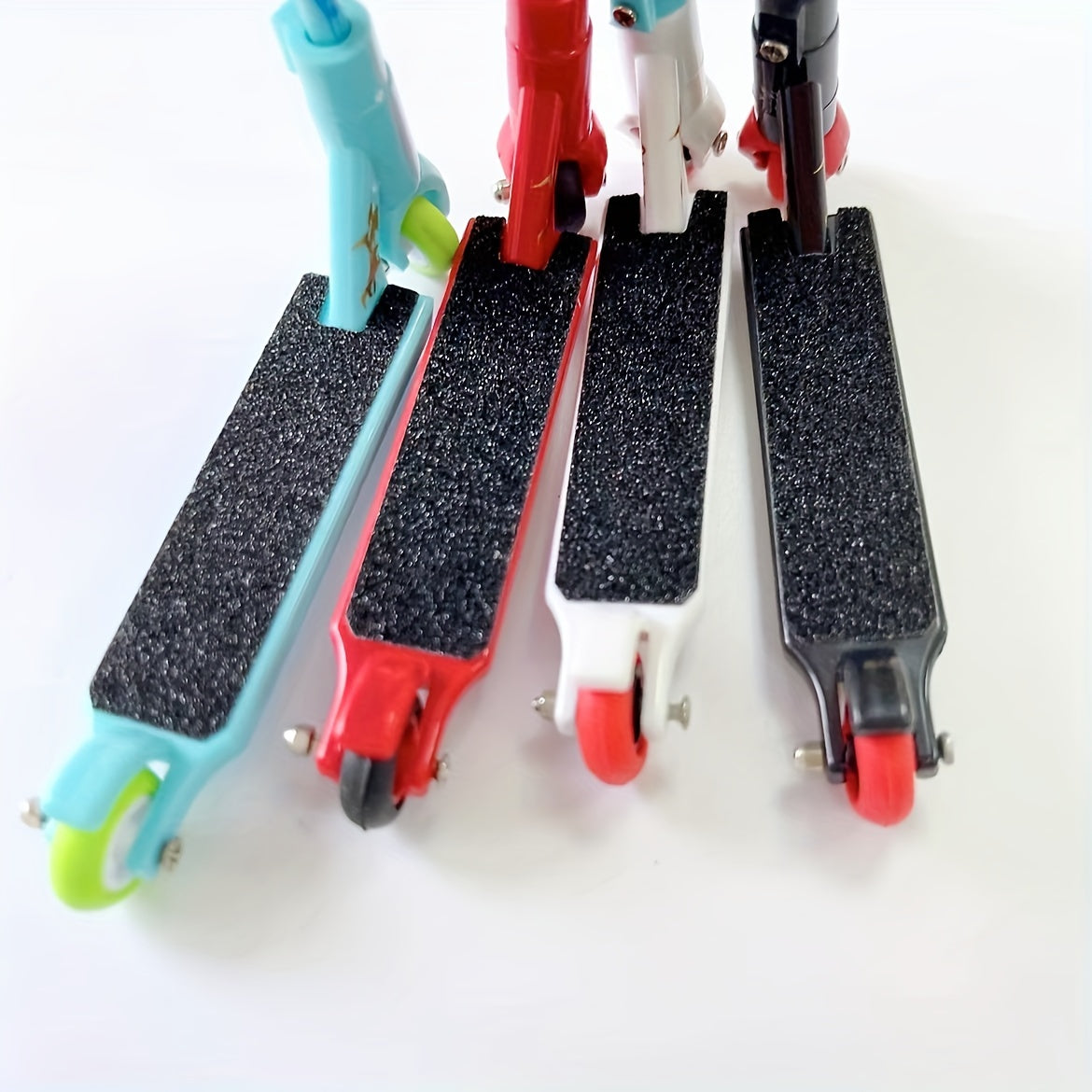 Mini Alloy Finger Skateboard Vitality Car Toy