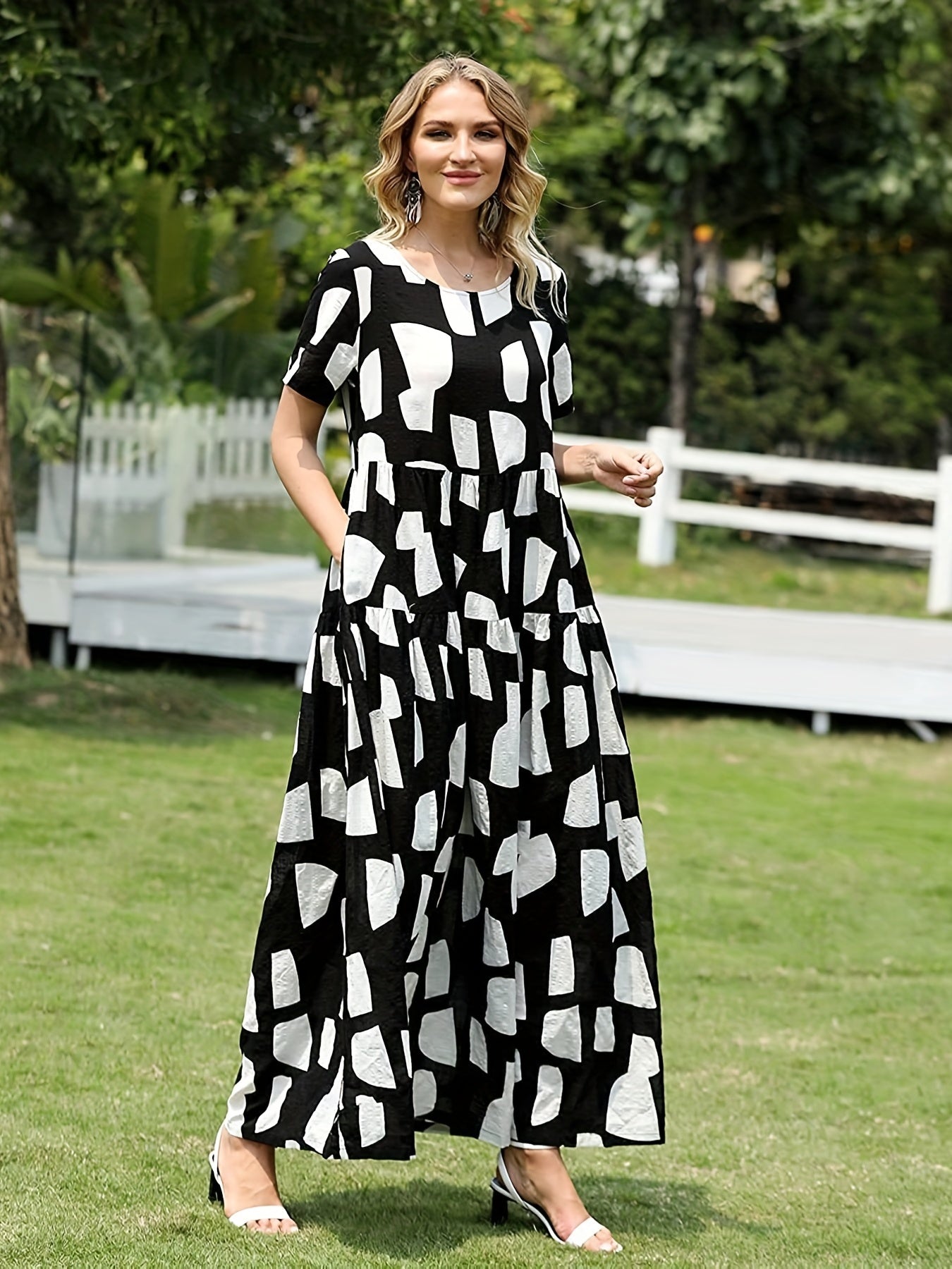  Geometric Print Short Sleeve Maxi Dress