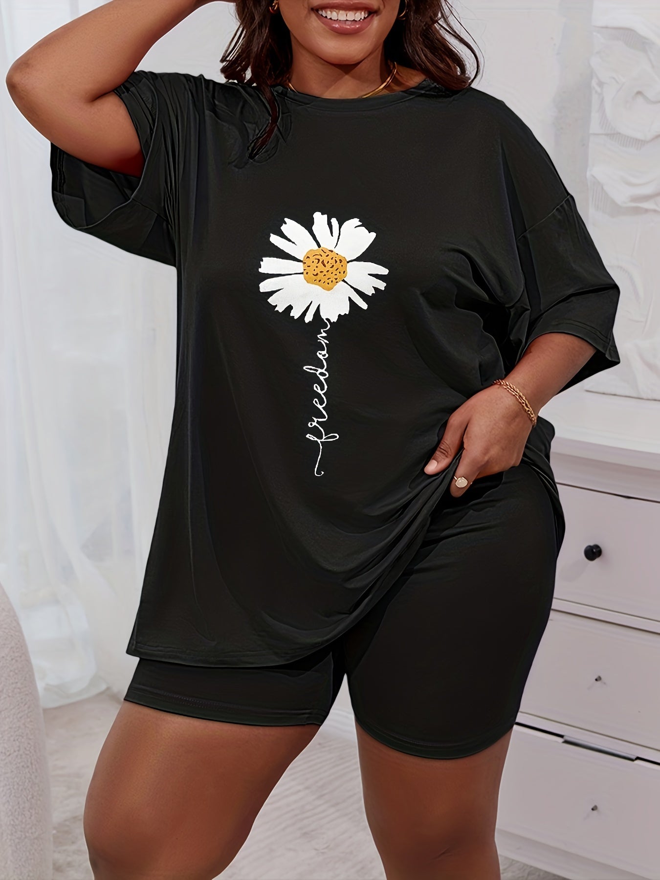 Women's Plus Daisy Print Lounge Set Short Sleeve Tee & Shorts Two Piece Set