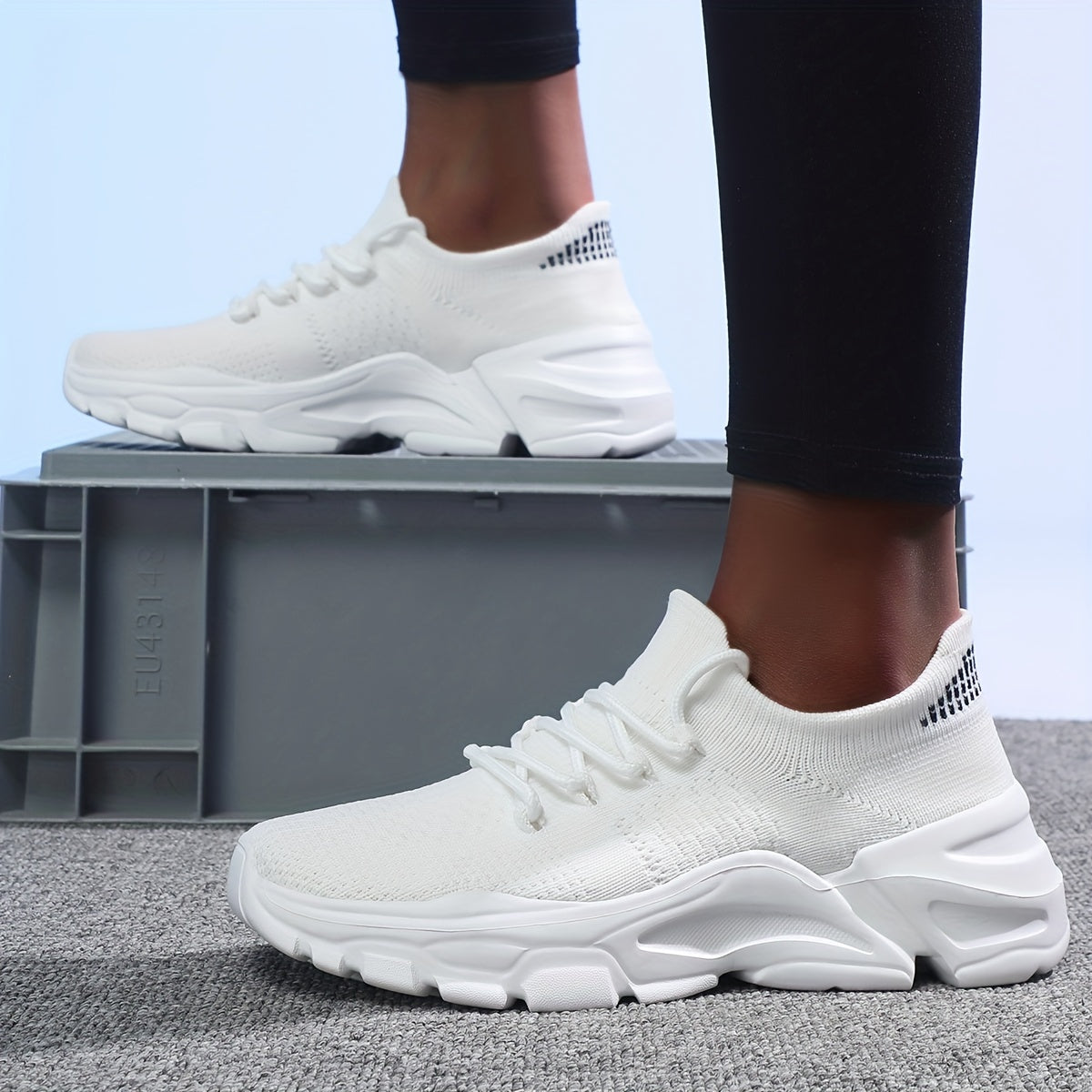 Women's Lace-Up Knit Running Shoes for Gym and Tennis