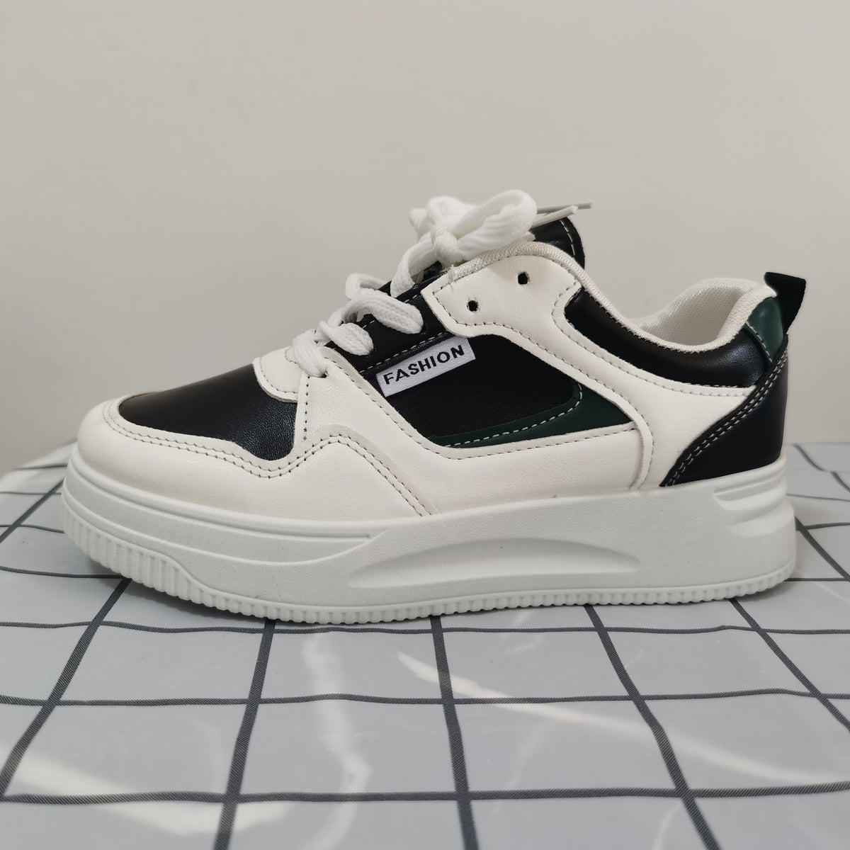 Women's Low Top Lace-Up Skate Shoes Colorblock Sneakers