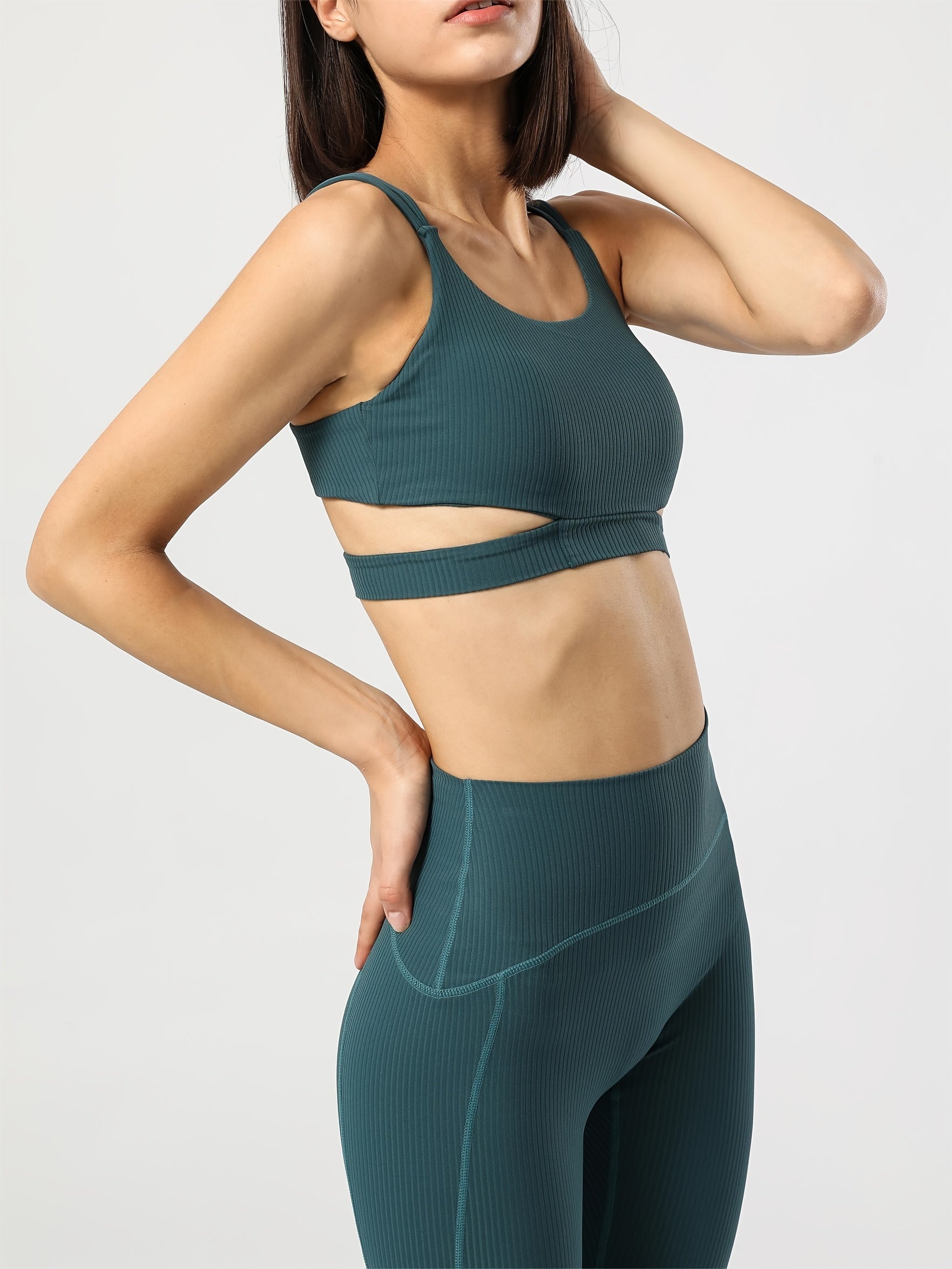 Ribbed Cut Out Sports Bra Round Neck Fitness Bra