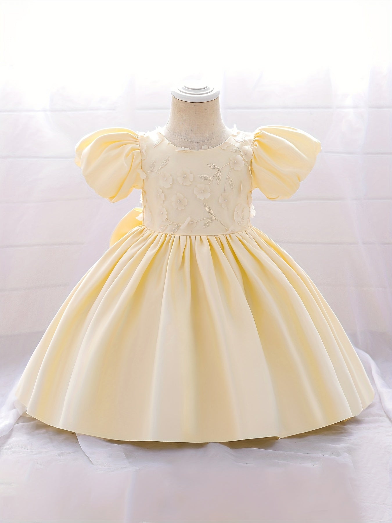 Girls Puff Sleeve Princess Dress with Flower Decor