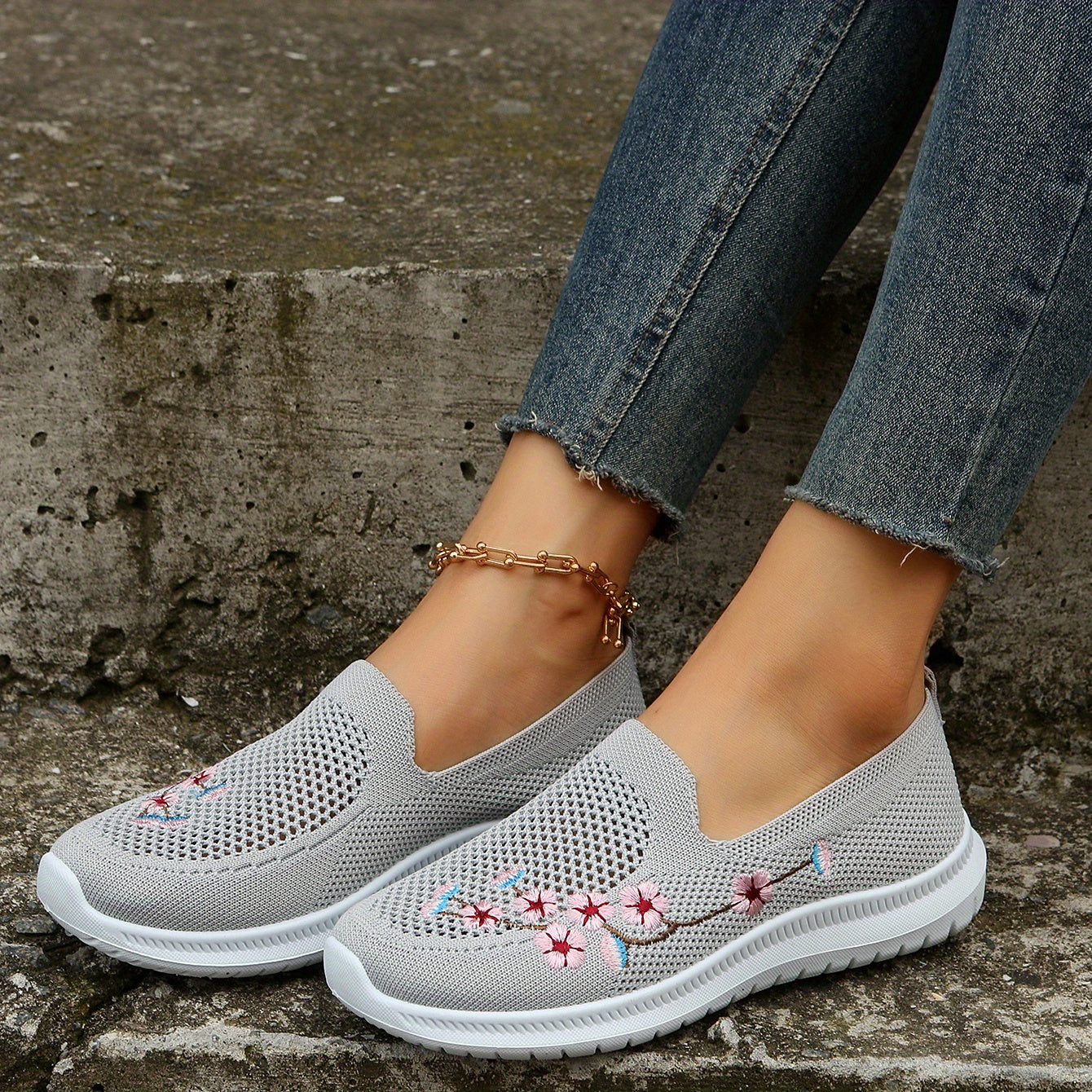 Women's Flowers Embroidered Flat Shoes Lightweight Slip On