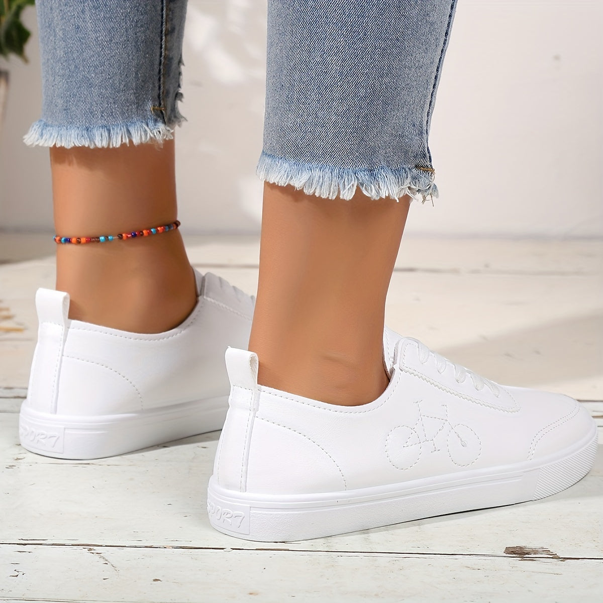 Women's Flat Lace Up Skate Shoes Low Top Sneakers
