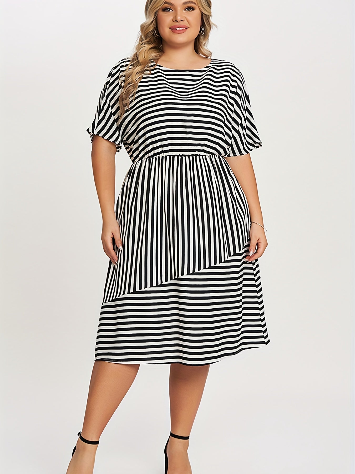  Stripe Print Short Sleeve Midi Dress With Pockets