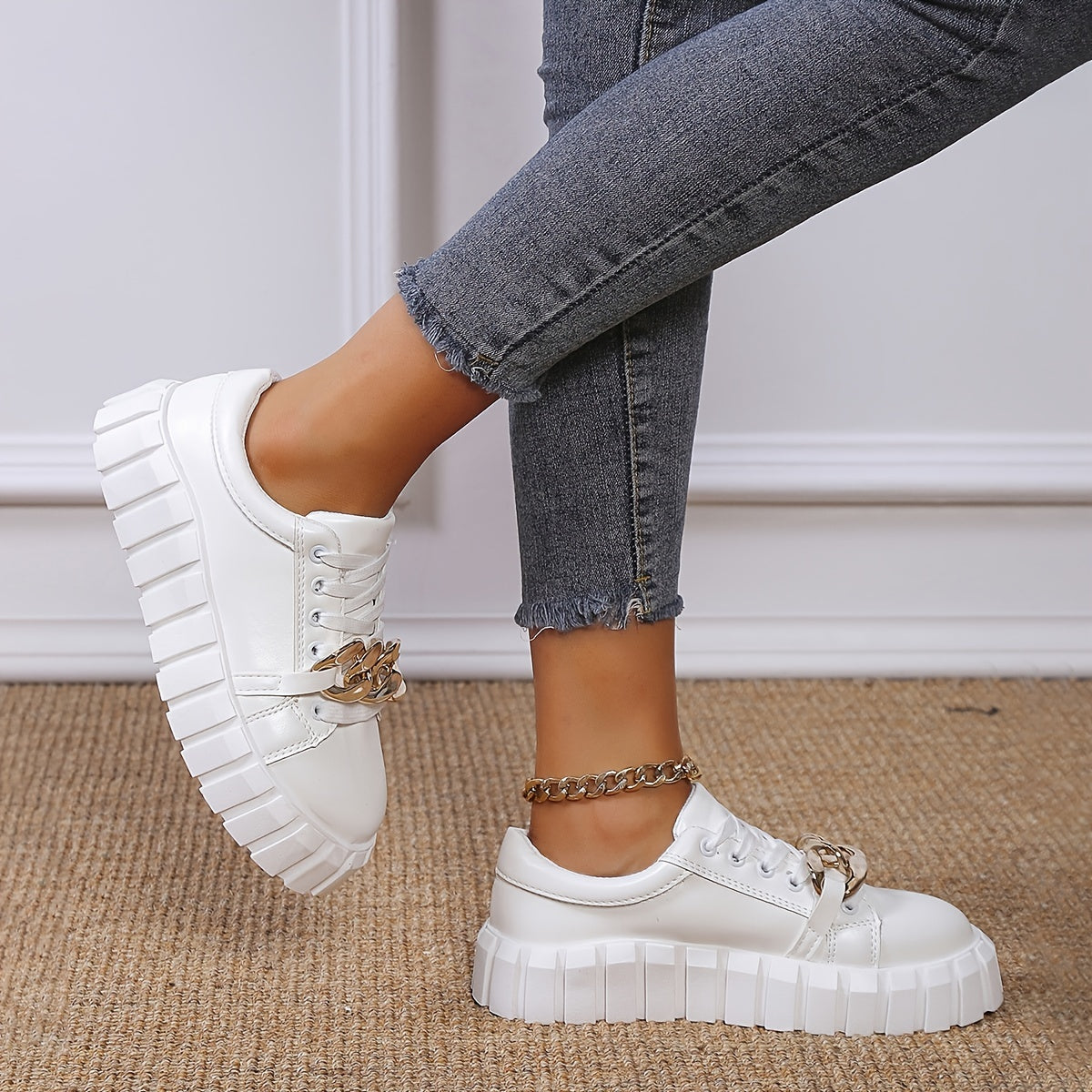 Women's Metallic Chain Decor Platform Sneakers Casual Lace Up Outdoor Shoes