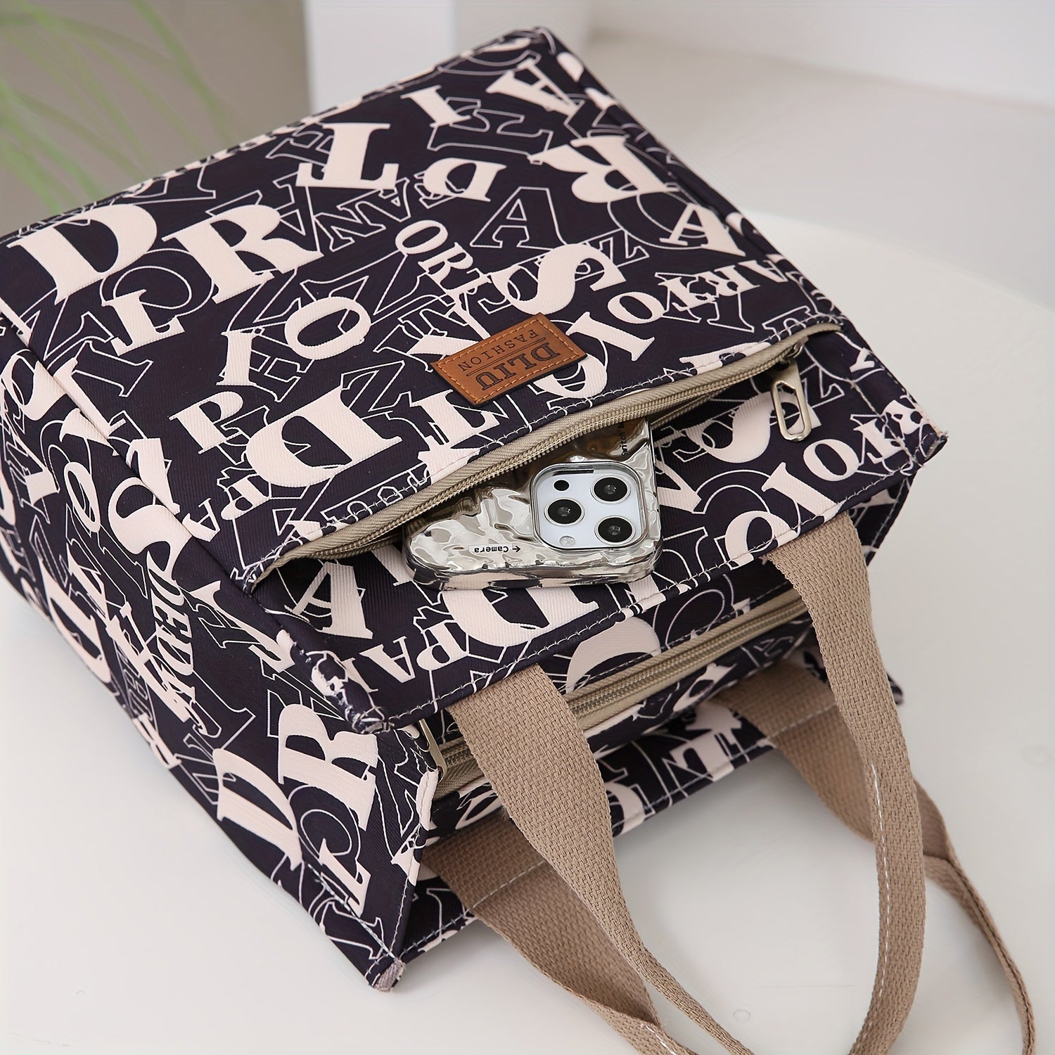 Retro Commuter Tote Handbag Sturdy Nylon Zipper Closure Fabric Lining Printed