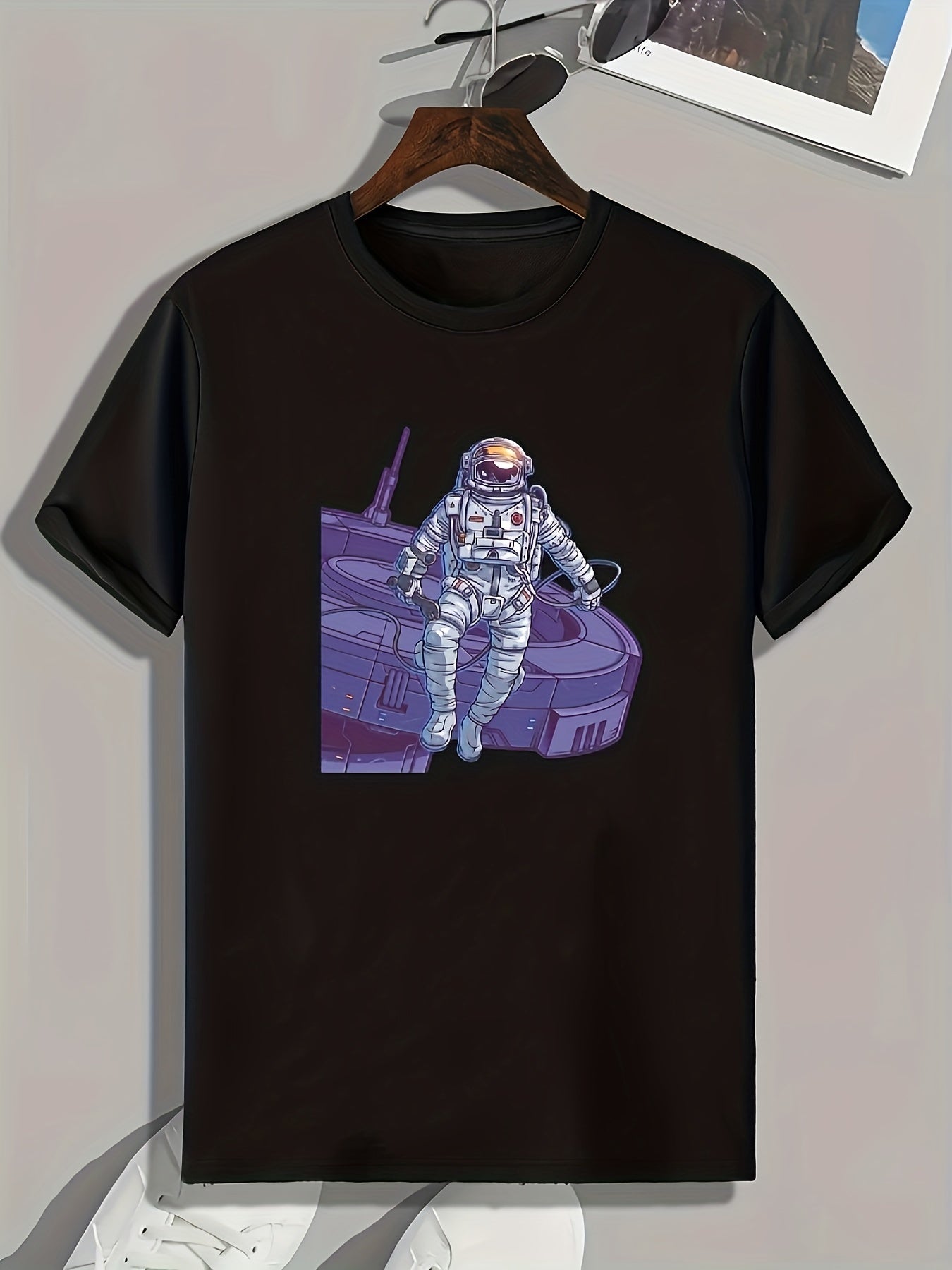 Men's Slim Fit Spaceman Print T-shirt for Spring Summer