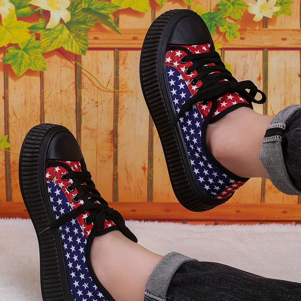 Women's Star Pattern Platform Lace Up Sneakers