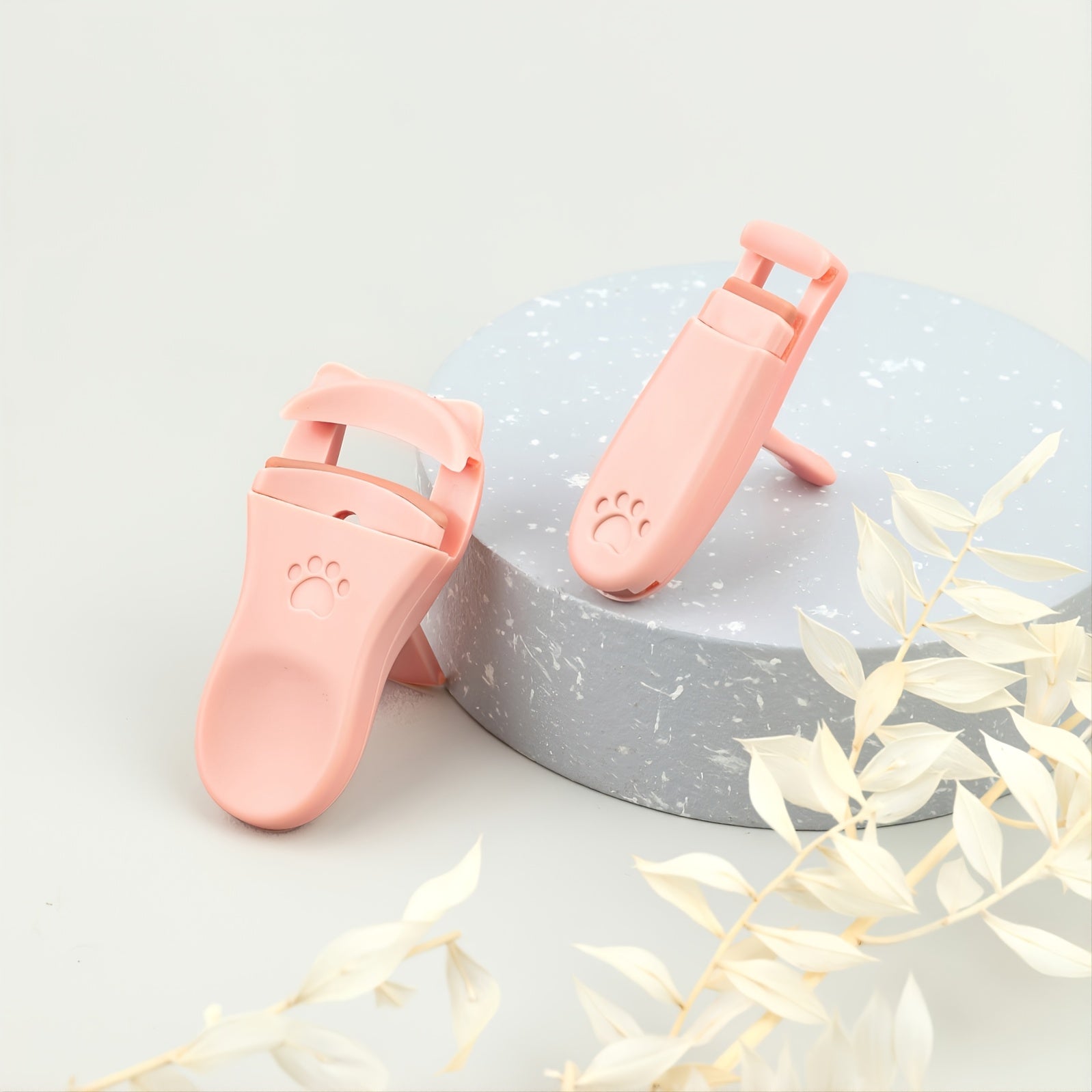 2pcs Portable Eyelash Curler with Silicone Replacement Pads