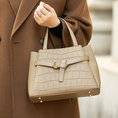 Crocodile Pattern Cowhide Women's Handbag for Commuting