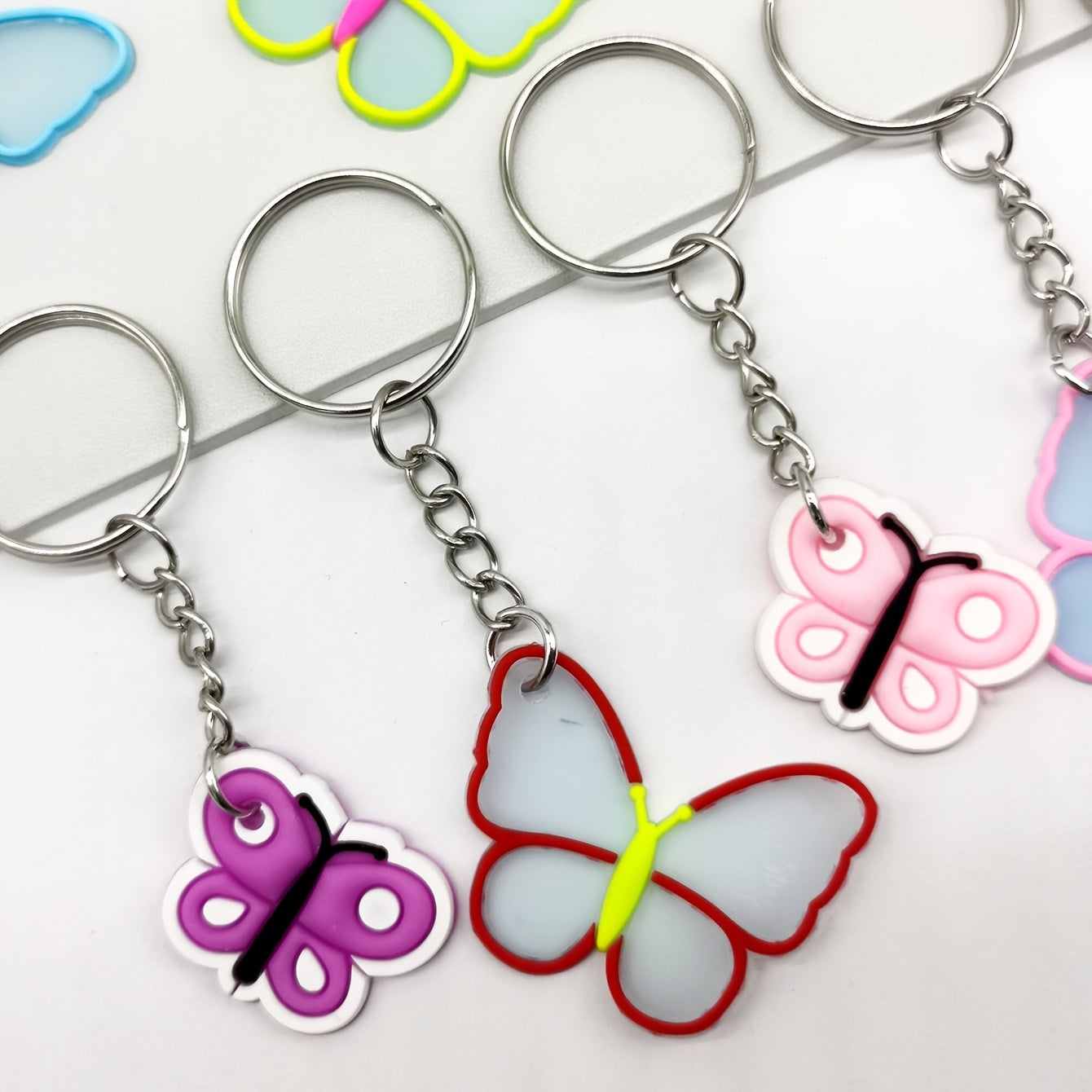 16pcs Butterfly Keychain Party Favors Mini Keyring Classroom Prizes Gift Bag Stu