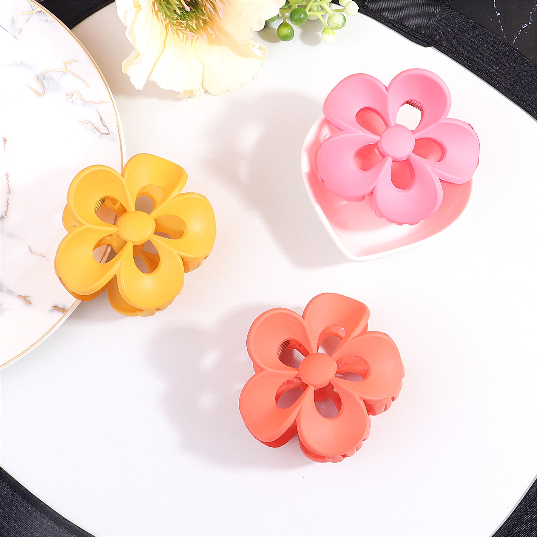 Matte Floral Hollow Hair Clip Hair Claw Clip Minimalist Hair Claw