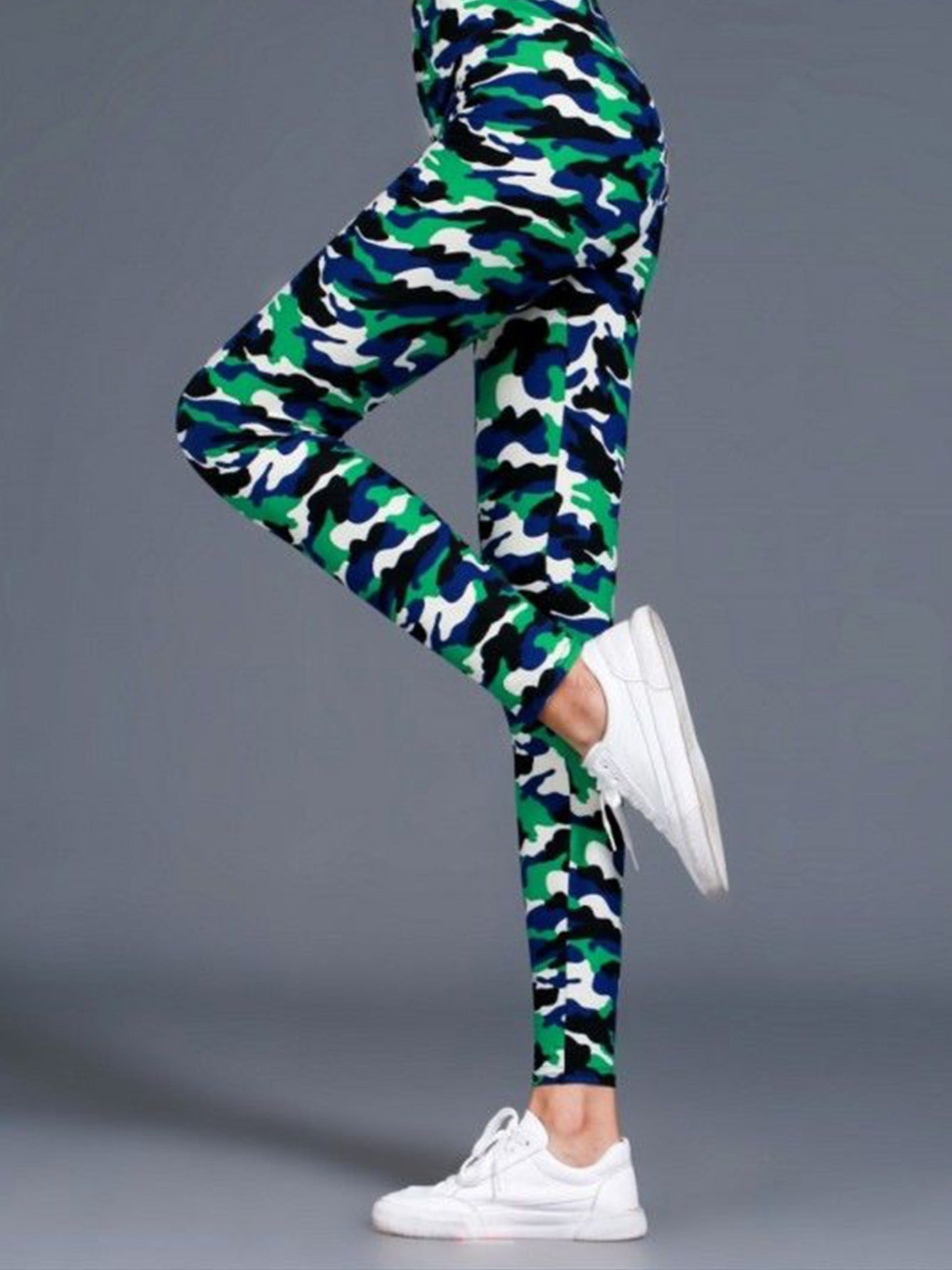 Women's Camo Slim Fit Cropped Leggings