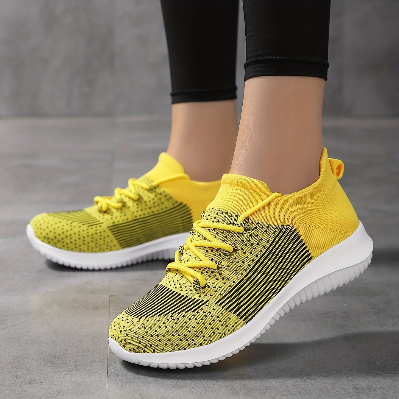 Women's Lace-up Knit Breathable Running Shoes Non-slip Mesh Sneakers