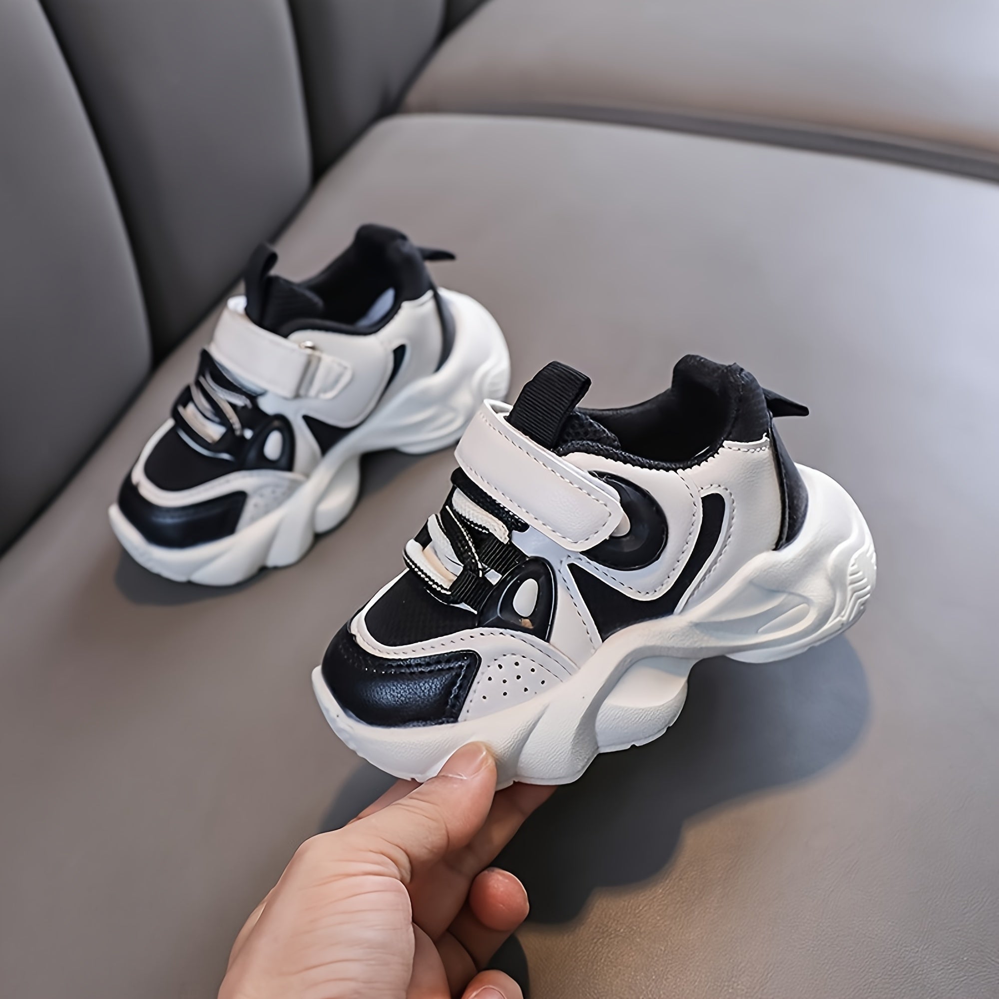 Kids Sneakers Non Slip Lightweight Breathable Easy On Off Hook & Loop Fastener