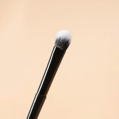 Cruelty Synthetic Eyeshadow Brush for Precision Application