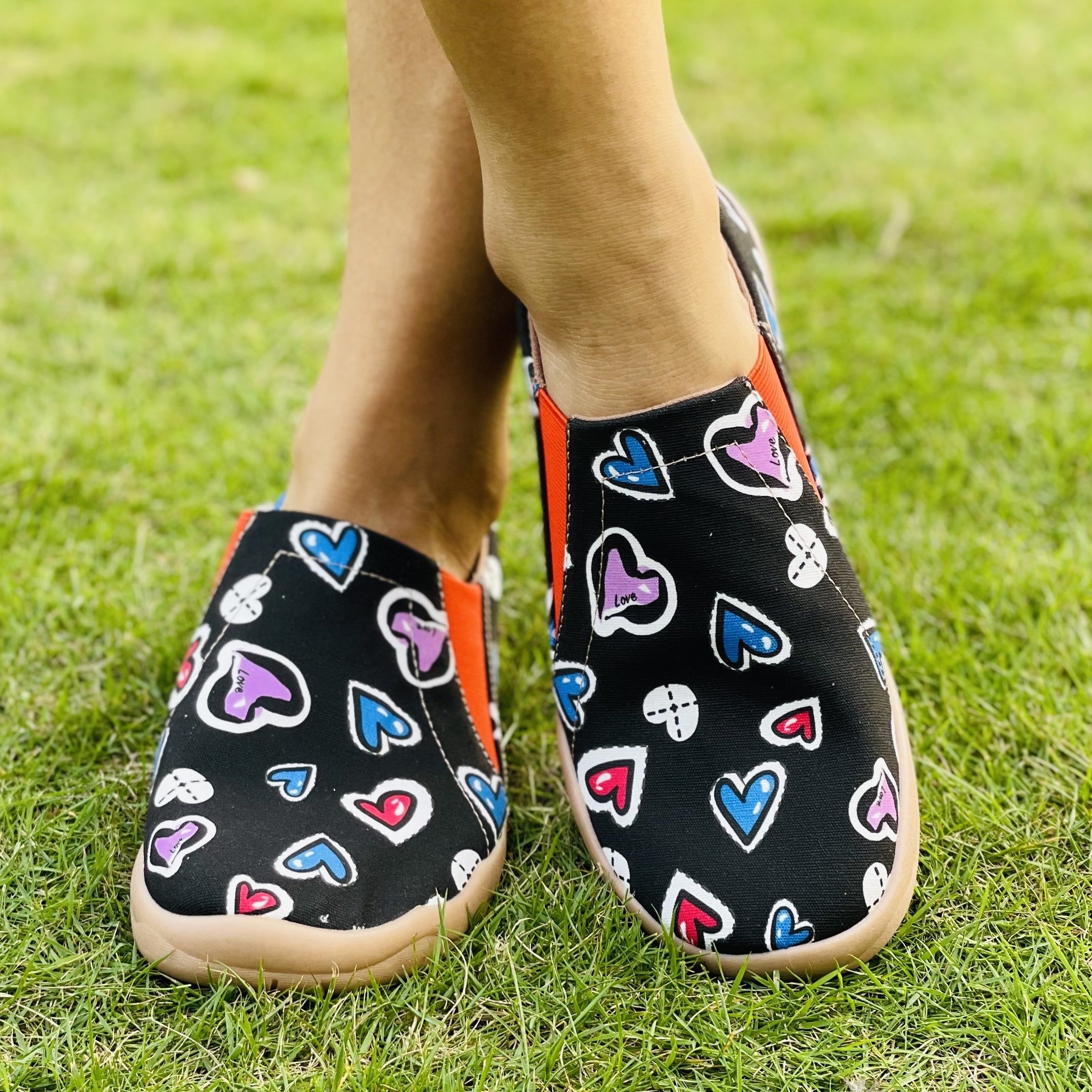 Women's Heart Pattern Slip On Lightweight Travel Shoes