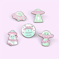 Escape Alien Cat Enamel Pins Funny Bag Brooch Lapel Badge Cartoon