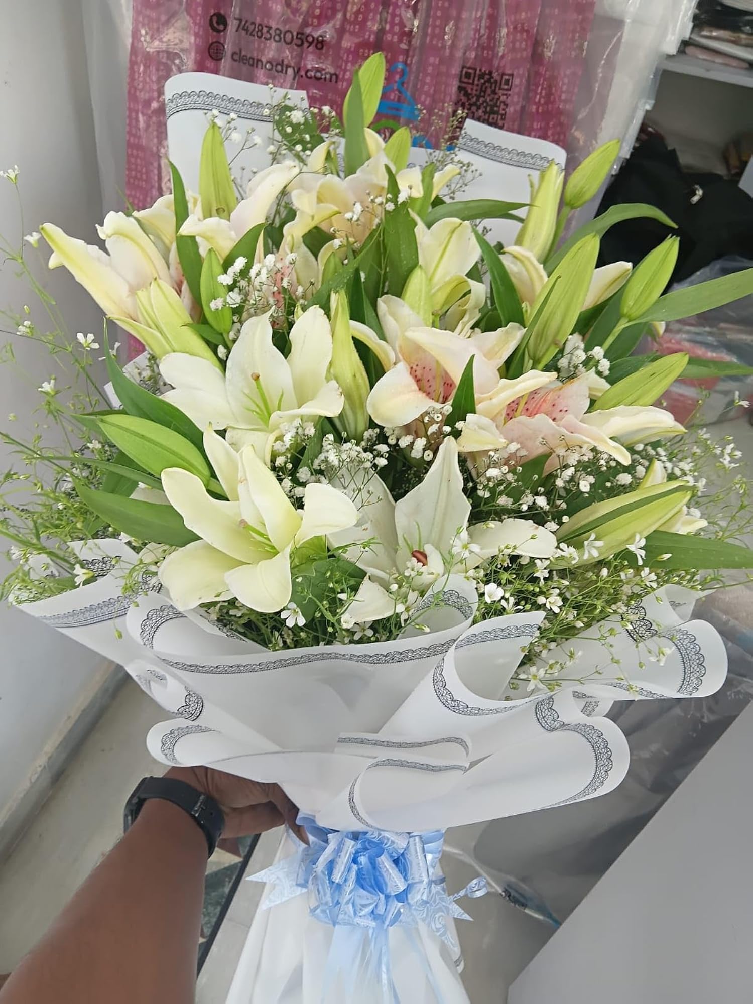 Fresh White Lily Bouquet with Baby's Breath Arrangement – CRAZE