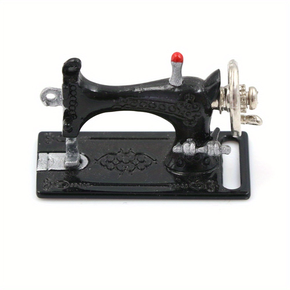 1:12 Scale Metal Sewing Machine Dollhouse Accessory