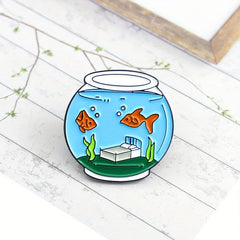 Cartoon Fish Tank Brooch with Seaweed Design