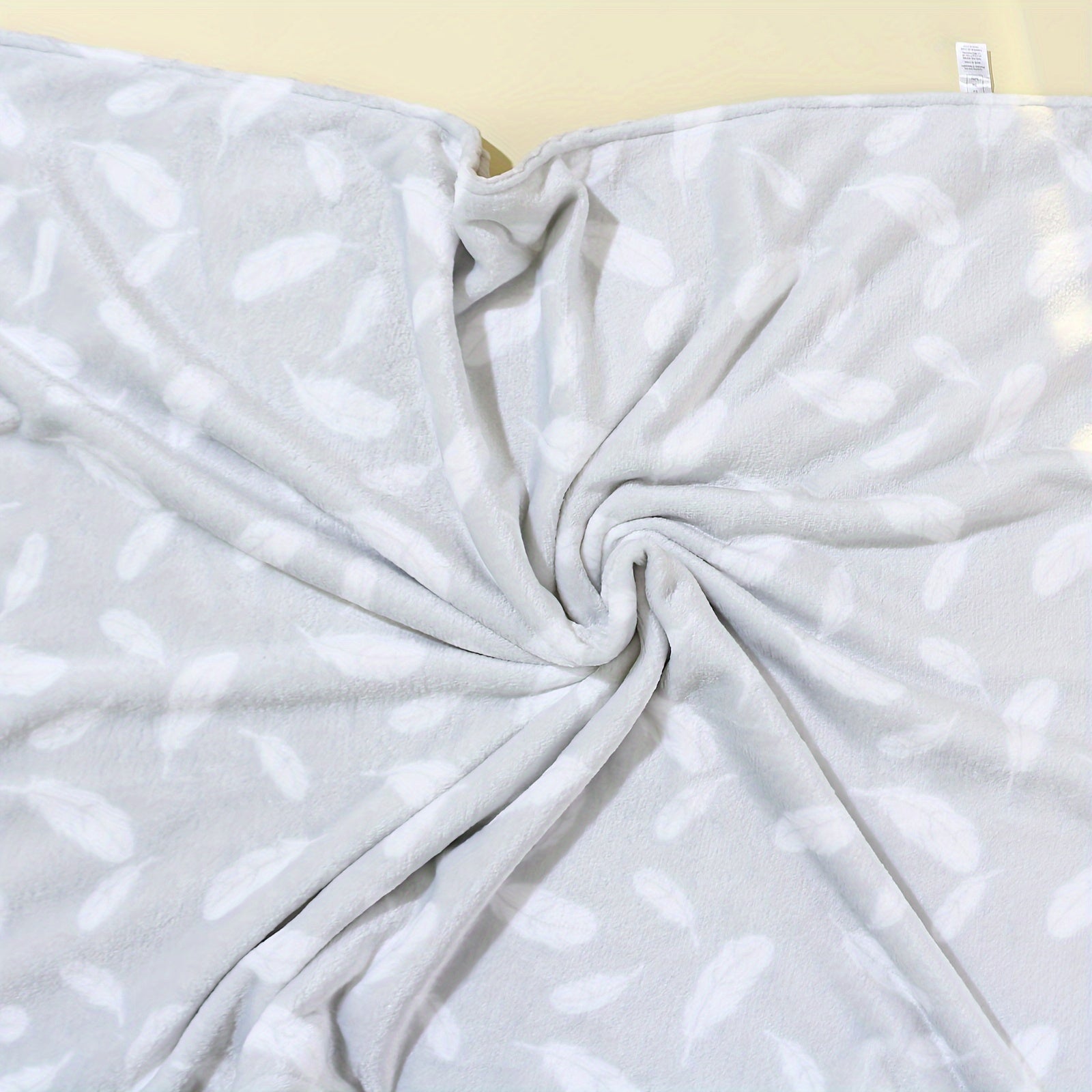 Cartoon Feather Pattern Beanie Velvet Blanket for Stroller