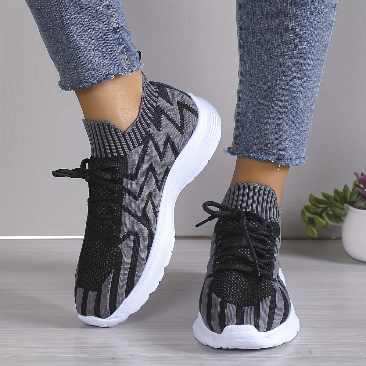 Women's Lightweight Wave Pattern Sneakers Mesh Breathable Sports Shoes