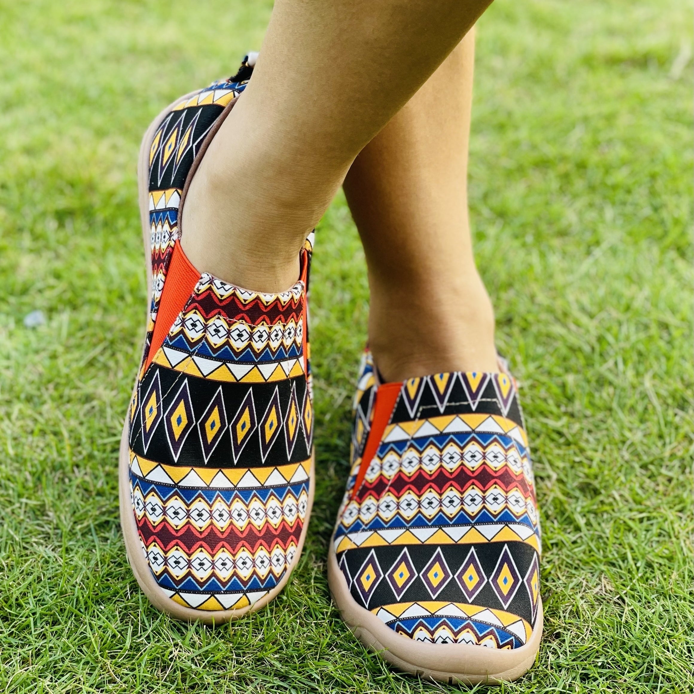 Women's Geometric Pattern Slip On Canvas Shoes Low Round Toe Flat