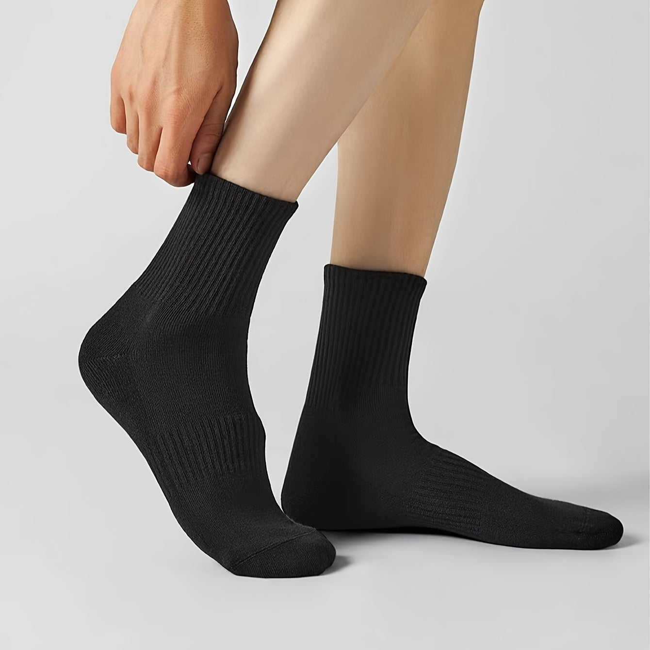 Men's Solid Breathable Sports Crew Socks - Daily Wear
