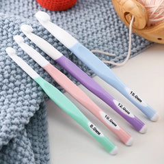 4pc Ergonomic Crochet Set with Rubber Handle for Professionals & Beginners