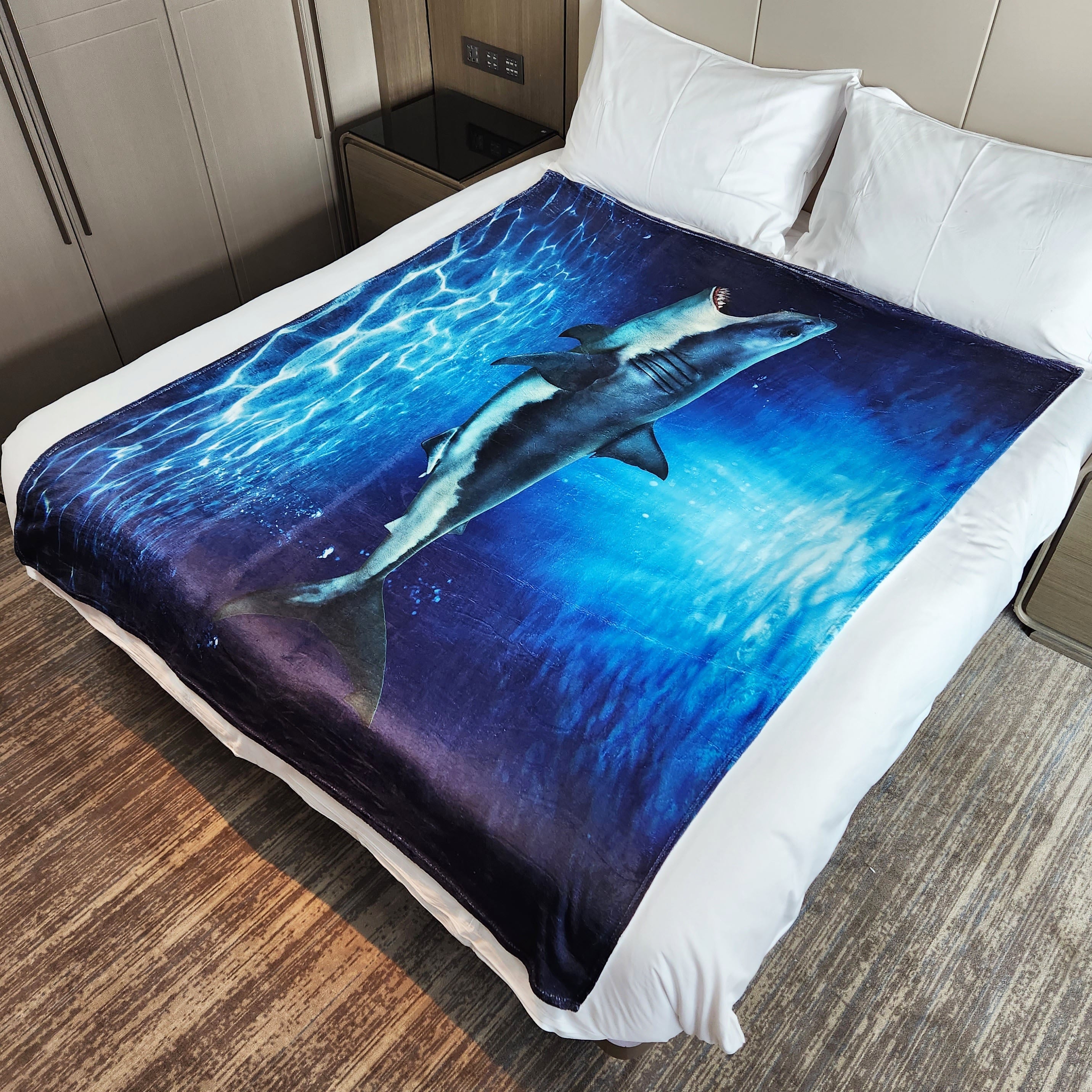 1pc Flannel Blanket Deep Sea Shark Print for Camping & Home Use